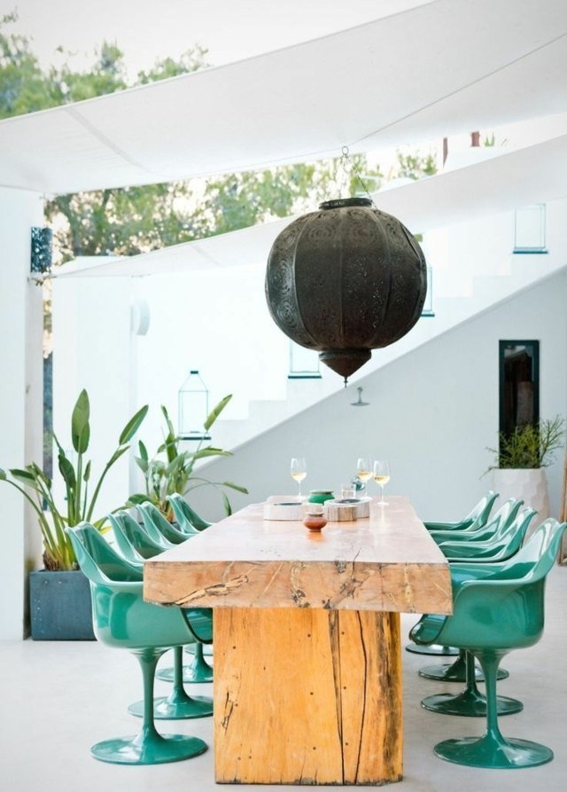 الكراسي البلاستيكية الخضراء في الهواء الطلق طاولة حديقة خشب البلوط