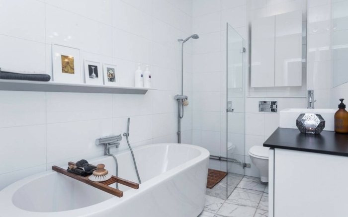 تصميم الحمام الاسكندنافي الأبيض حوض الاستحمام المرحاض