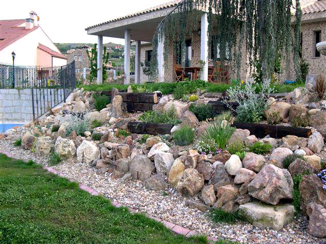 إنشاء منحدر حديقة صخرة منزل منحدر عشب الزينة والحصى على سبيل المثال
