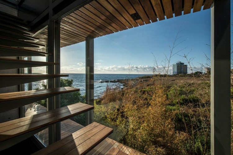 نمط البحر الأبيض المتوسط ​​بيتش منزل السلالم الخشبية الحديثة الكسوة في الهواء الطلق