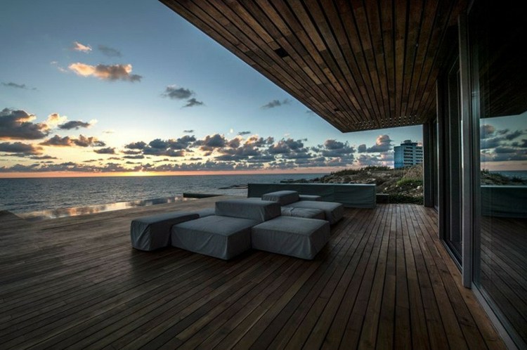 منزل الشاطئ على طراز البحر الأبيض المتوسط ​​، الأرضيات الخشبية ، صالة البراز ، غروب الشمس