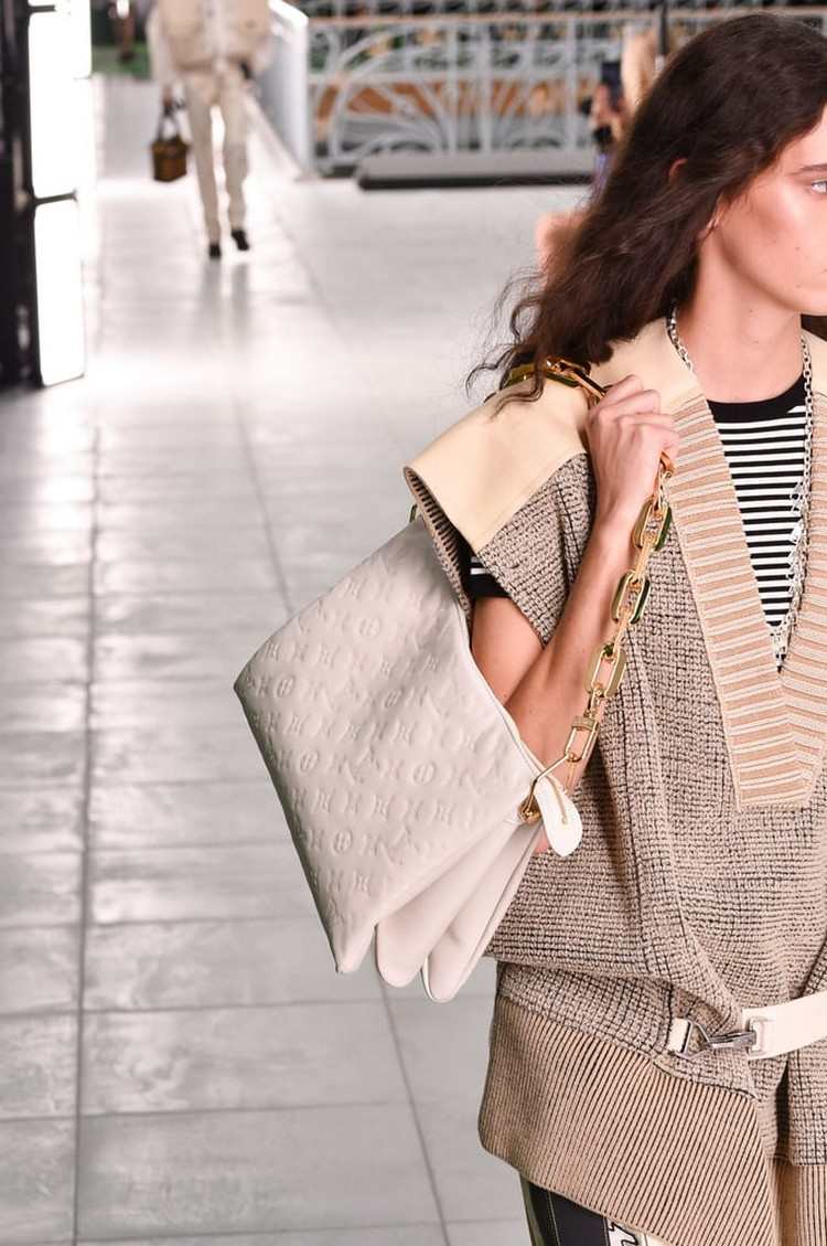 تفاصيل سلسلة حقيبة 2021 من Louis Vuitton