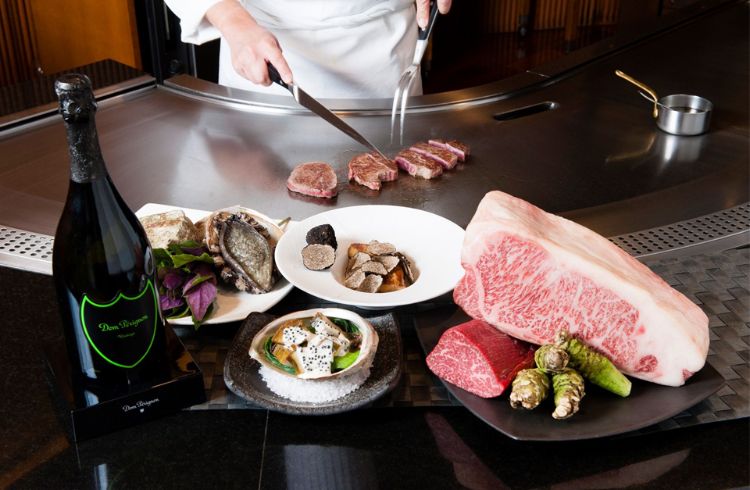 طبق تيبانياكي طبق شواء الطبخ الياباني أطباق غريبة تحضير الخضار لحم البقر بالطعم الغربي الرخامي