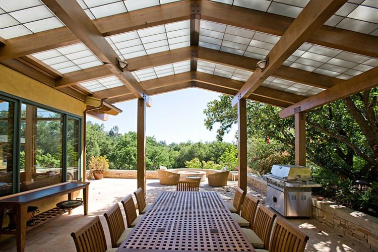 تراس-سقف-خشب-زجاج-أفكار-طاولة-طويلة-تصميم حديقة