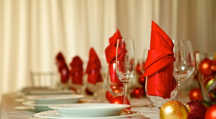 المناديل الحمراء زينة الجدول في الشتاء الزفاف كرات عيد الميلاد الذهب