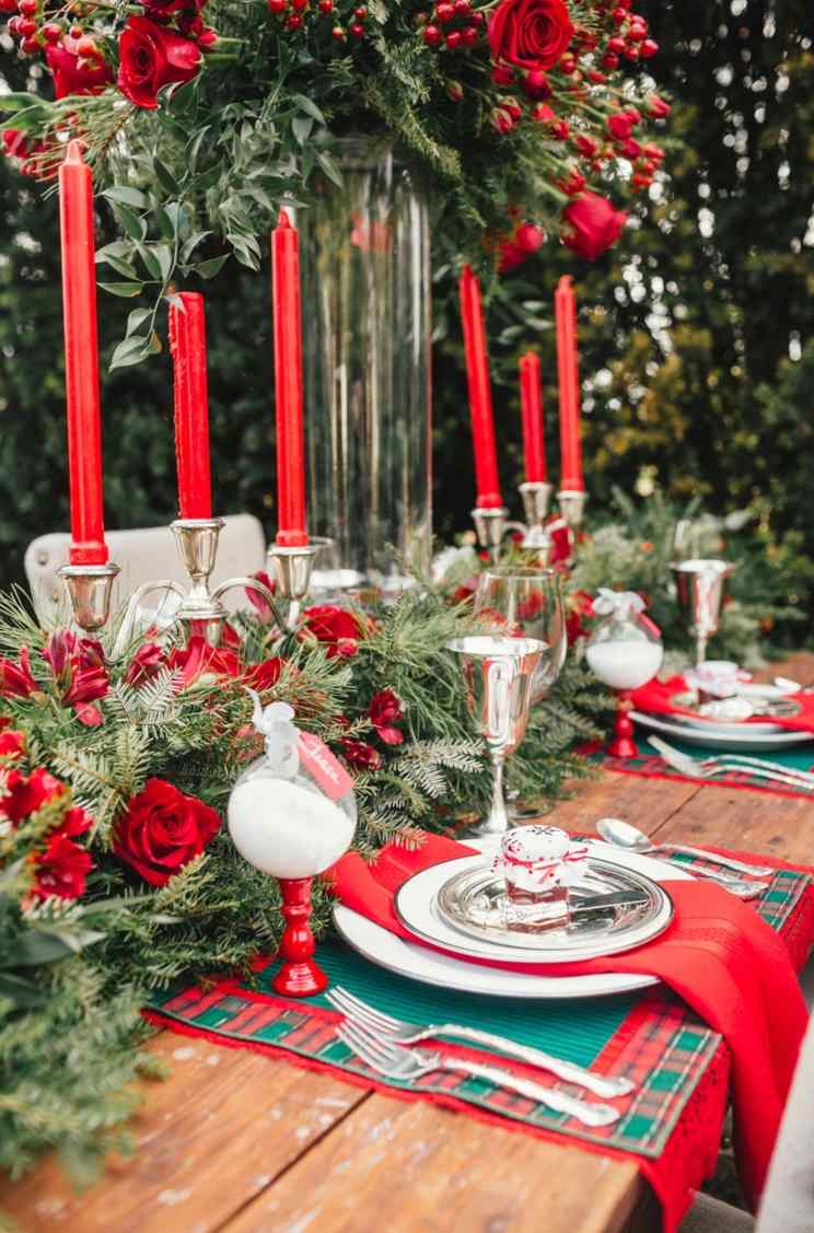 زينة الجدول لعيد الميلاد الأخضر الأحمر أدوات المائدة الورود الكلاسيكية