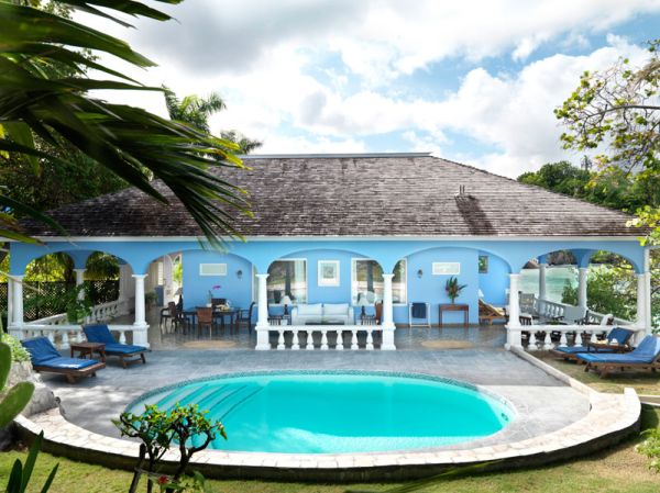 فيلا تقليدية ذات سقف من القش مع مجمع شرفة حمام السباحة أعلى فندق جامايكا