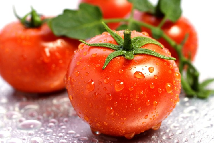 أقنعة الوجه ضد البثور والطماطم تطهير الخضروات نصيحة الجمال