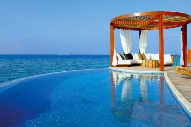 منتجع سبا W Retreat على حمام السباحة اللامتناهي بجزر المالديف