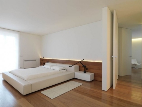 شقة بيضاء بغرفة نوم وسرير - أفكار تصميم داخلي بسيط