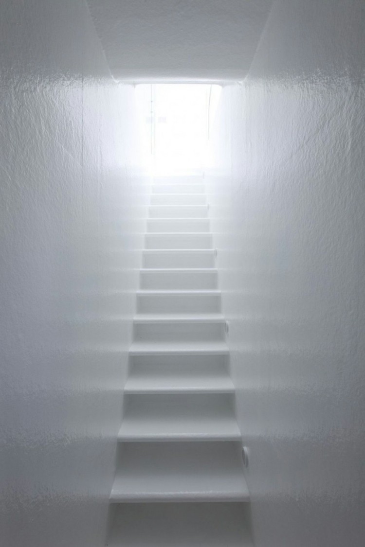 السلالم أسلوب الحد الأدنى تصميم الممر الجدران البيضاء