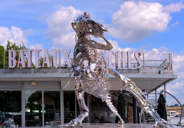 الديناصور ريكس ديناصور معرض الهيكل العظمي باريس نهر السين