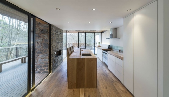 مطحنة منزل أرضية خشبية مطبخ جزيرة مطبخ أبيض