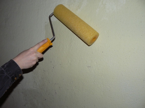 Seinien puhdistaminen vanhasta kitistä - liota