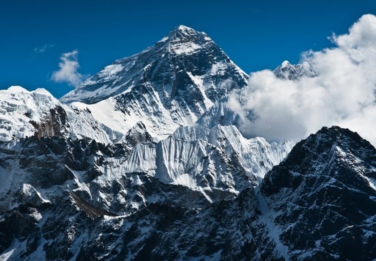 رحلة افتراضية إلى جبل إيفرست ، أعلى جبل في العالم