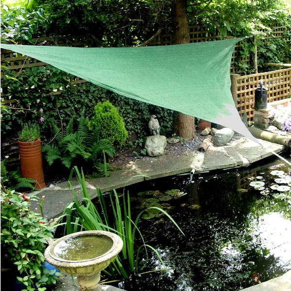 شرفة المظلة حديقة خضراء مثلثة البركة