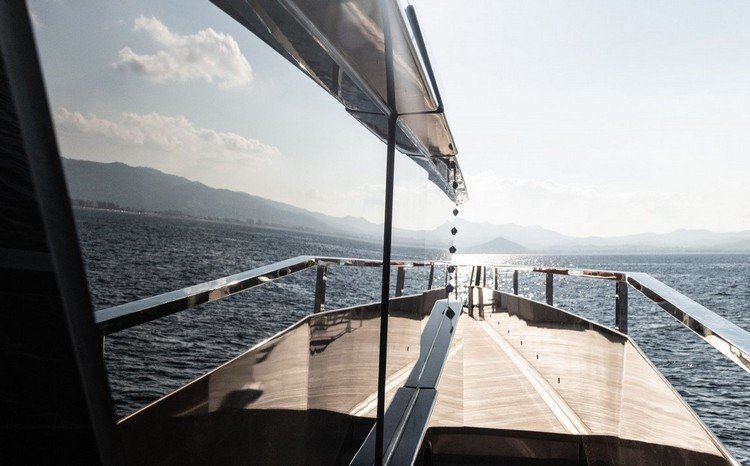 نوافذ زجاجية عاكسة كمعدات للقوارب الفاخرة ذات الأسطح الكبيرة والحماية من السقوط