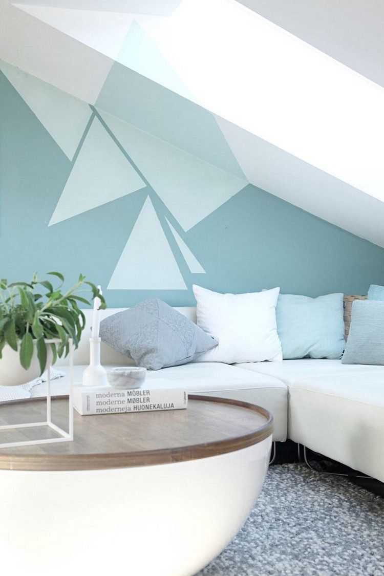 دهن الحائط - افكار - غرفة جلوس - سقف مائل - أخضر - مثلثات