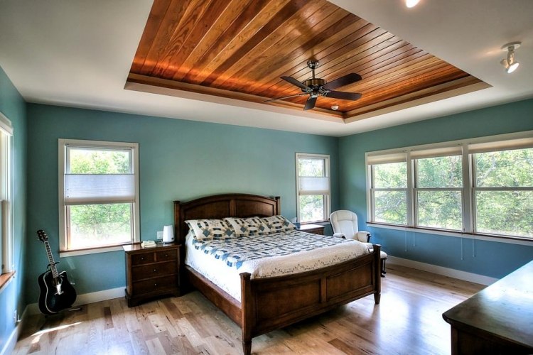 لون الحائط - تركواز - غرفة نوم - أرضية خشبية - سرير - سقف - خشب صلب - أبيض - مروحة نافذة
