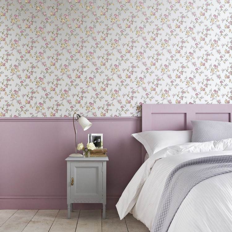 تصميم الجدار مع ورق جدران غرفة نوم وردية خلفية أنيقة رث