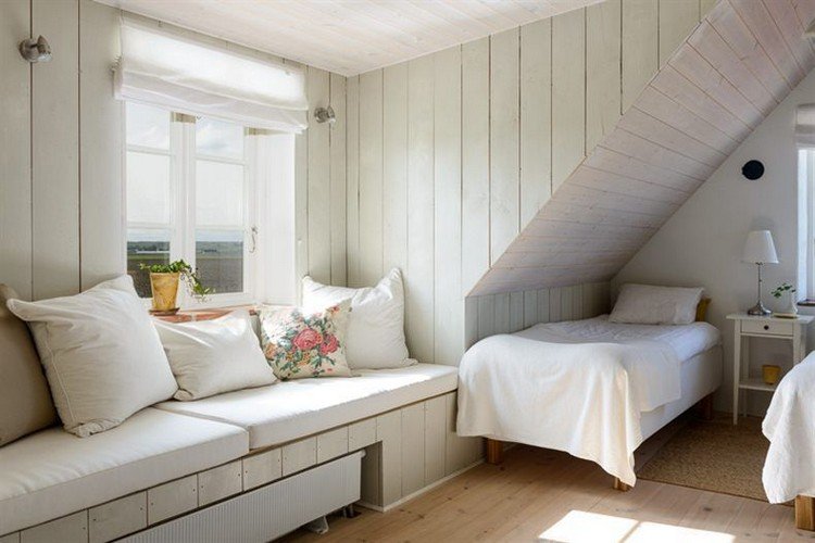 لوحة الحائط - خشب - أبيض - منزل ريفي - غرفة نوم - سقف مائل - نافذة زاوية دافئة
