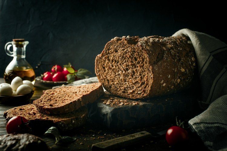 تناول خبز الحبوب الكاملة لعلاج التهاب المفاصل وهشاشة العظام