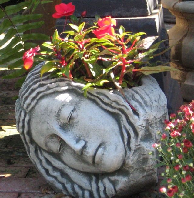 إمالة تمثال حديقة حجر رأس امرأة
