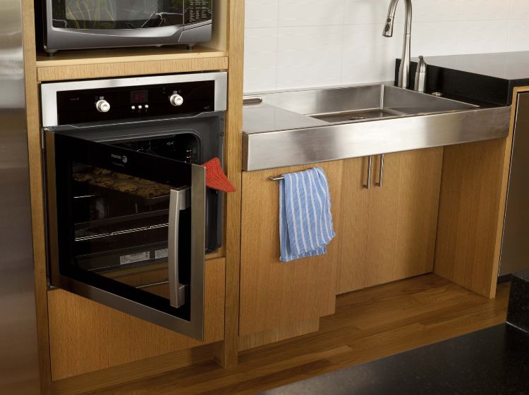 أحواض المطبخ نصائح عملية لتركيب أحواض المطبخ وأمبير. بالوعة الفولاذ المقاوم للصدأ الخشب موقد مدمج