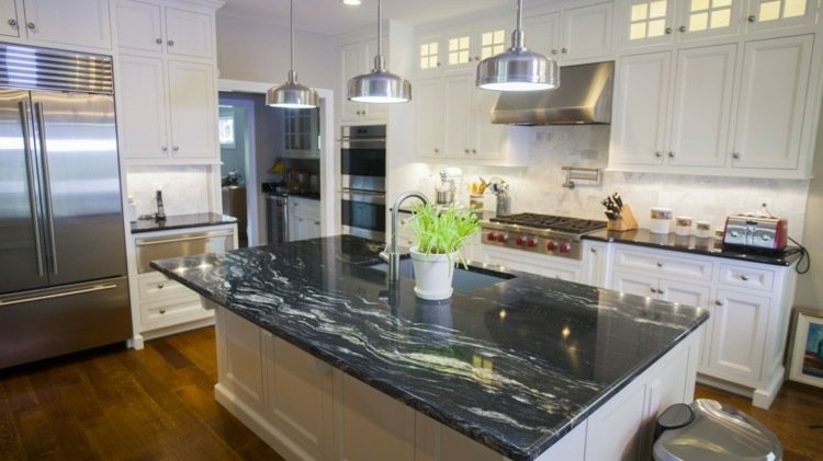 نصائح تنظيف السطح الرخامي للمطبخ الأبيض كونترتوب أسود