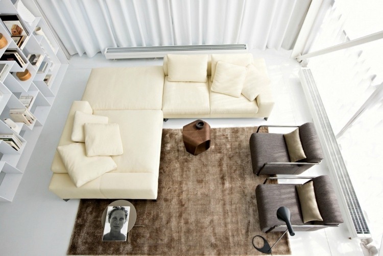 أثاث غرفة المعيشة أبيض-حديث-كريم-اللون-بني-صوفا-كرسي بذراعين-شباك- Busnelli-