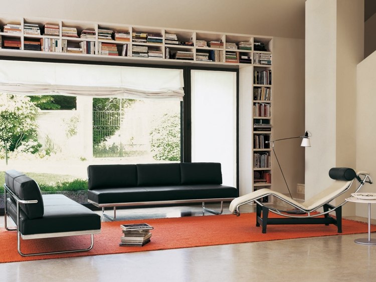 غرفة جلوس بيضاء-أثاث-كلاسيك-أريكة-Cassina-Le-Corbusier-LC5-sofa