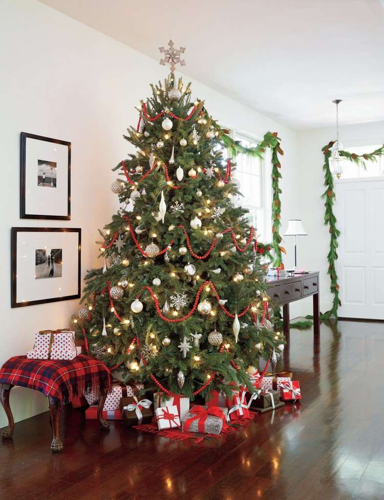 نمط البلد شجرة عيد الميلاد تزيين الحلي شجرة حمراء بيضاء