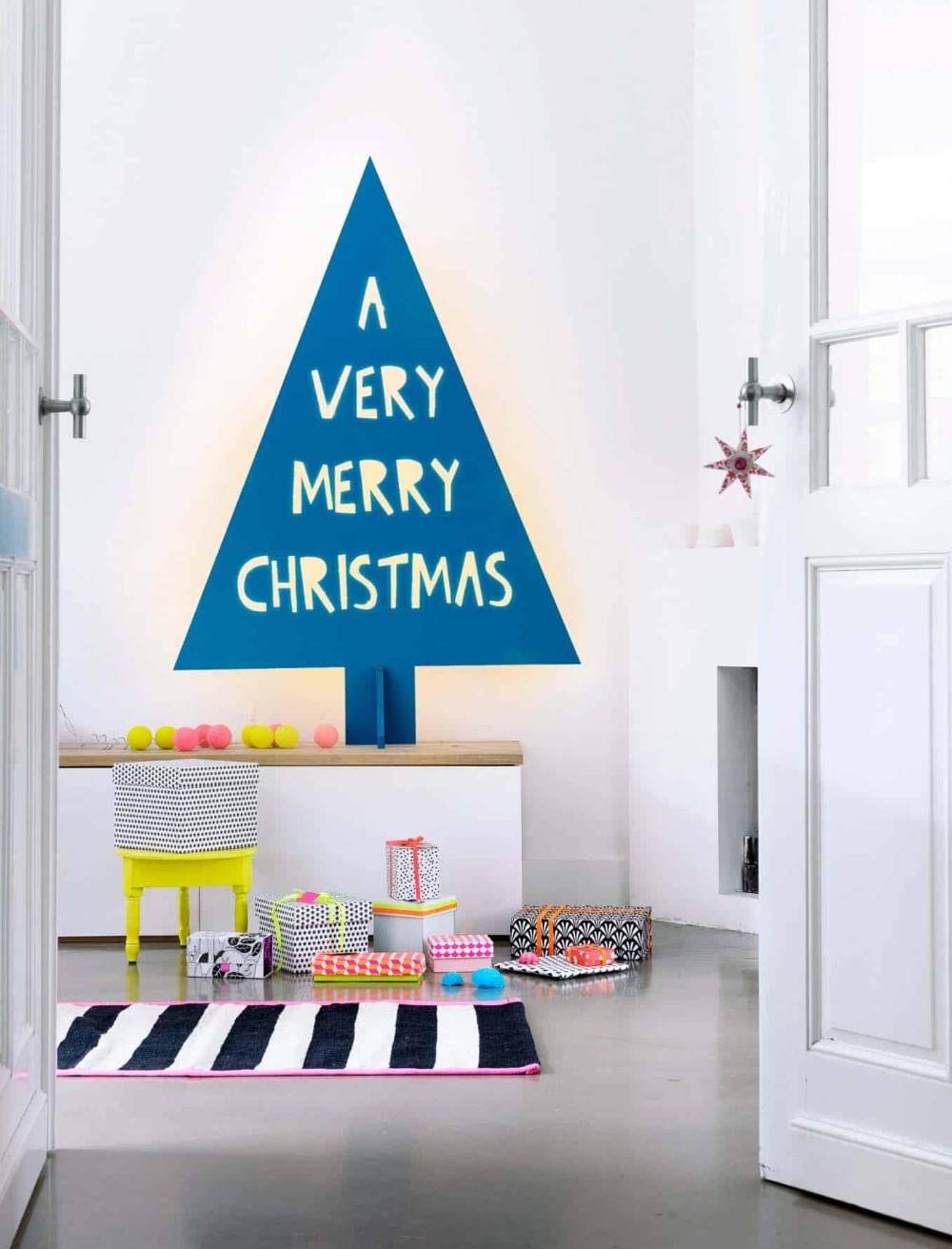 تعليمات العبث شجرة عيد الميلاد الخشبية الحديثة لون أزرق عصري مع رسالة