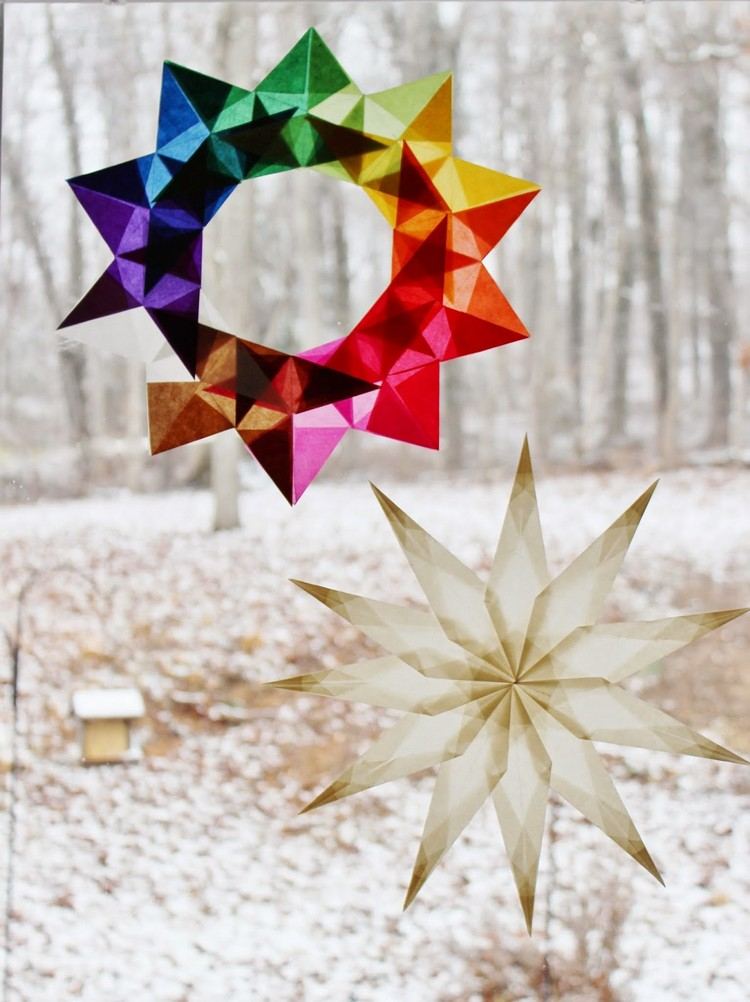 زينة عيد الميلاد للنوافذ مع تعليمات طي النجوم بألوان مختلفة