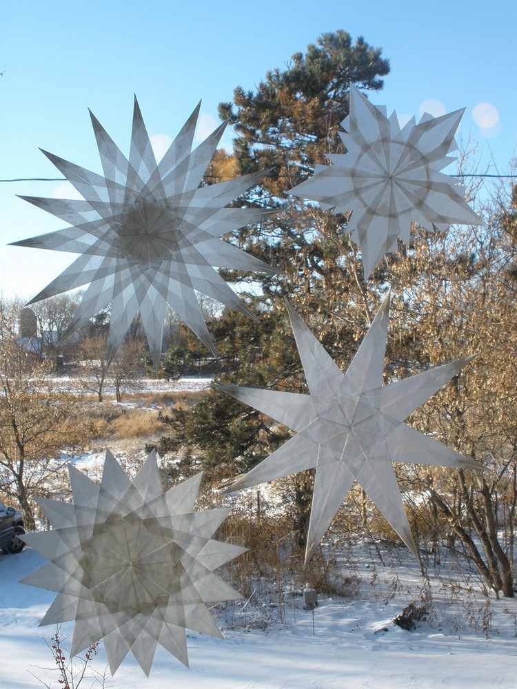 عيد الميلاد-زخرفة-نافذة-نجوم-أبيض-ثلج-خارج
