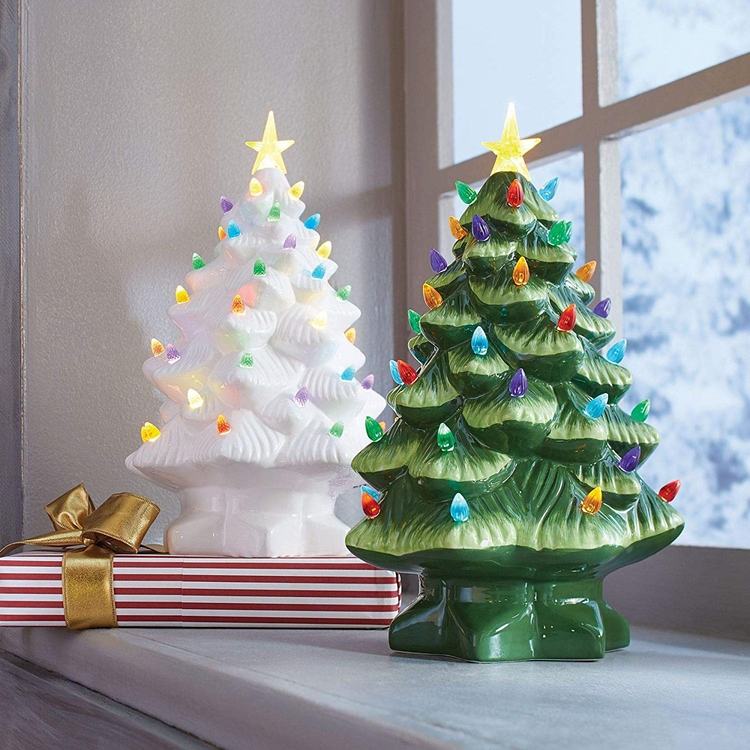 تعود شجرة عيد الميلاد المصنوعة من السيراميك العتيق في عام 2020