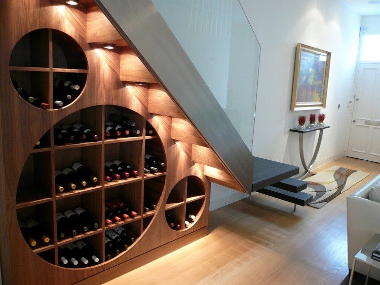 تصميم منطقة الدرج في الردهة أفكار رف النبيذ تحت السلالم