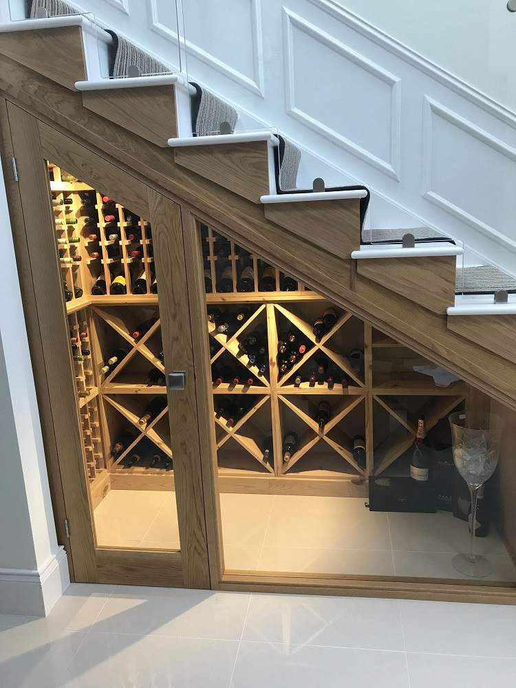 رف النبيذ أسفل الدرج تعليمات DIY لإعداد اتجاهات المعيشة في الردهة 2020