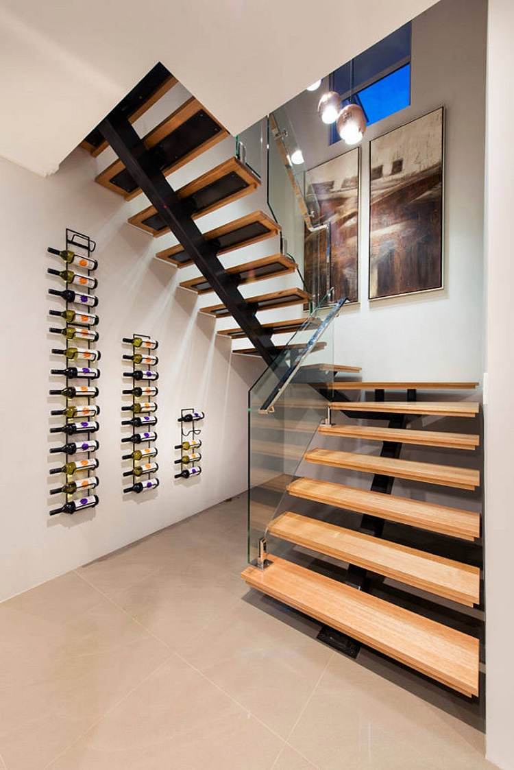 رفوف النبيذ تحت السلالم أفكار تصميم المدخل نصائح الأثاث الحديث