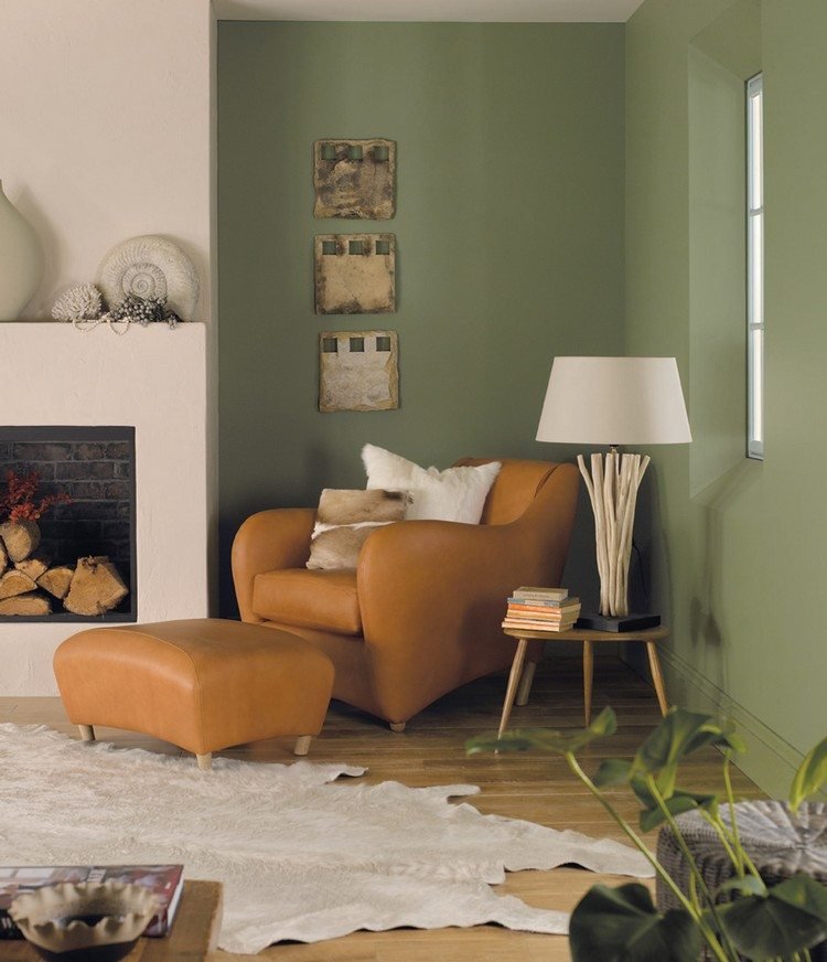 لون الحائط الأخضر الأفكار غرفة المعيشة زيتون الجلود كرسي بذراعين بني-أرضية خشبية