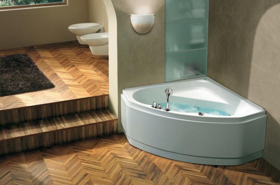 أحواض استحمام حديثة بأرضية خشبية ذات تصميم خالد