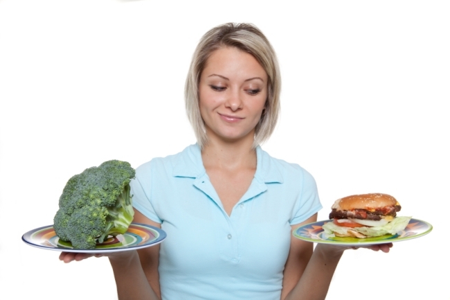 عادات الأكل منخفضة السعرات الحرارية المدركة للدهون الغذائية سلطة خضراء