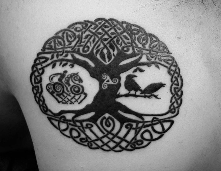 الفايكنج رمز شجرة عائلة Yggdrasil