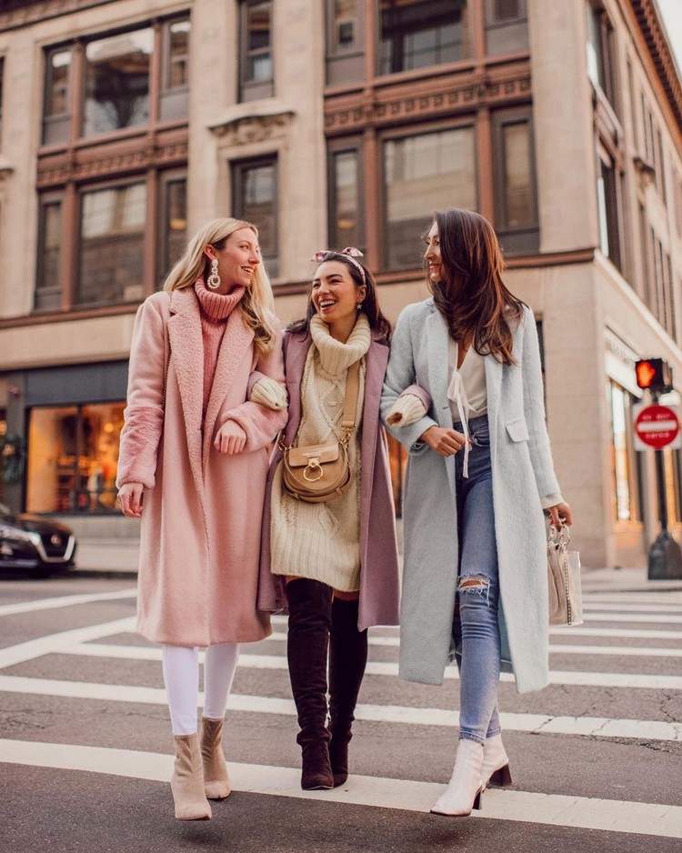 اتجاهات معطف الشتاء 2021 الزي في اتجاهات الموضة ألوان الباستيل المرأة