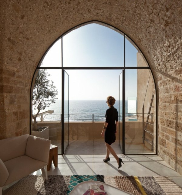 غرفة المعيشة شقة إسرائيل الجدار الزجاجي