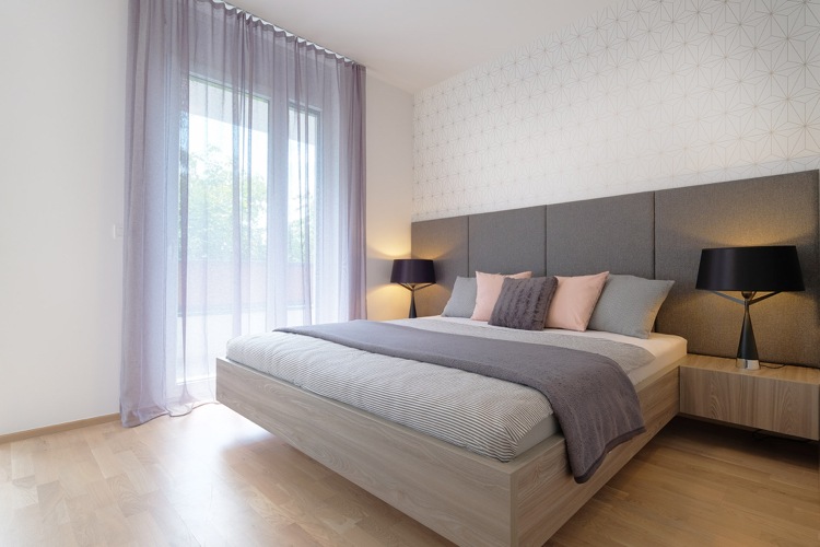 غرفة نوم أثاث حديث من خشب البلوط سرير خشبي منجد ورق حائط هندسي