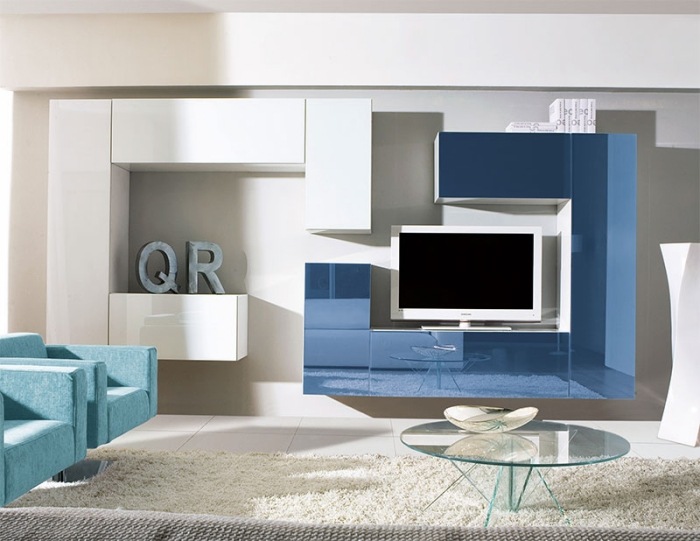 غرفة المعيشة - جدار ملحق - سطح بلاستيك - لامع - أزرق - أبيض - تلفزيون - غرفة معيشة