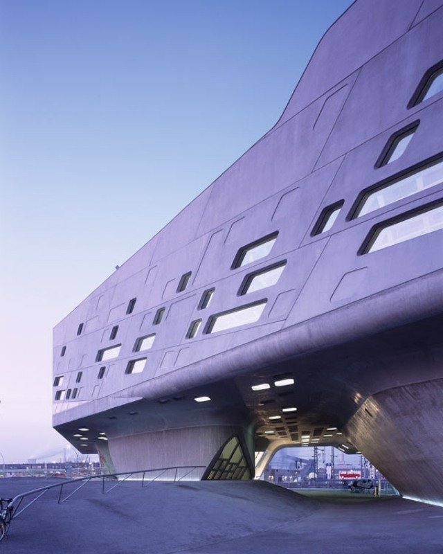 متحف العلوم فيونو البناء واجهات حديد فولفسبورج تصميم فتحات النوافذ