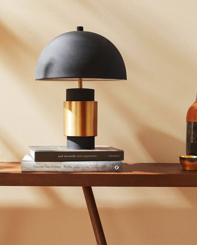 Zara Home Living accessories 2020 في مصباح الطاولة للتسوق عبر الإنترنت باللونين الأسود والذهبي
